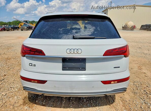 WA1BAAFY2M2030985 2021 AUDI Q5 White Widok z tyłu