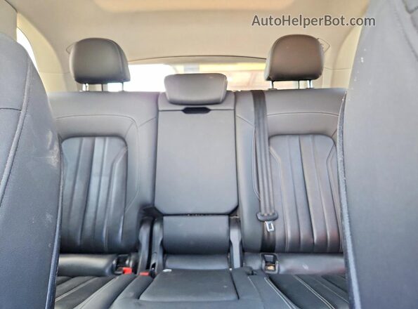 WA1BAAFY2M2030985 2021 AUDI Q5 White Widok tylnych siedzeń
