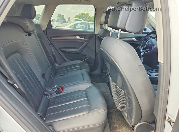 WA1BAAFY2M2030985 2021 AUDI Q5 White Widok wnętrza z tyłu