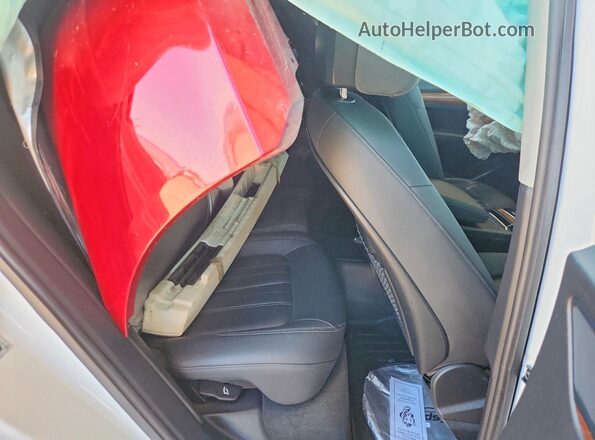 WA1BAAFY3M2105726 2021 AUDI Q5 White Widok wnętrza z tyłu