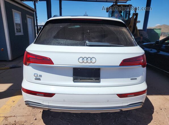 WA1BAAFY3M2105726 2021 AUDI Q5 White Widok z tyłu
