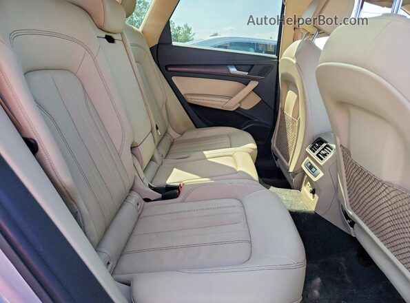 WA1BAAFY4M2008860 2021 AUDI Q5 Серебряный Вид задней части салона