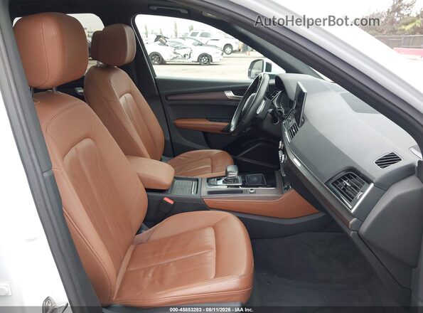 WA1BAAFY4M2020958 2021 AUDI Q5 White Vista interior delantera