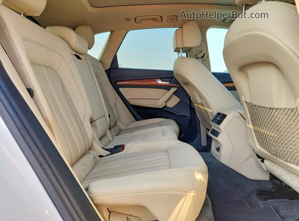 WA1BAAFY4M2051272 2021 AUDI Q5 White Vista interior trasera