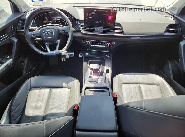 WA1BAAFY6M2031640 2021 AUDI Q5 White Առջևի վահանակի տեսք