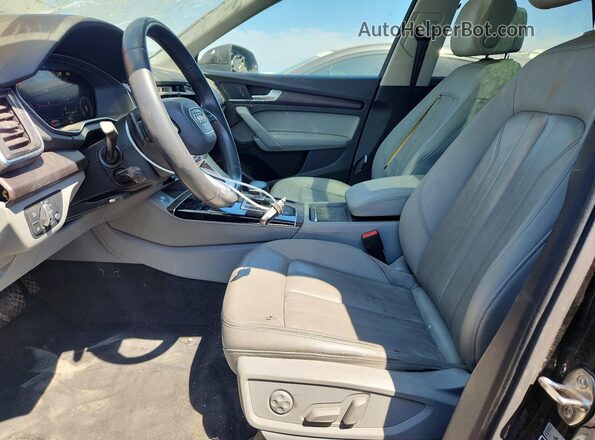 WA1BAAFY6M2105672 2021 AUDI Q5 Black წინა სალონის ხედი