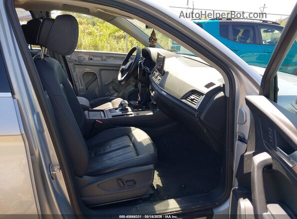 WA1BAAFY7M2042694 2021 AUDI Q5 Silver Widok wnętrza z przodu