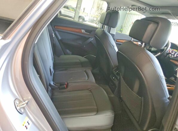 WA1BAAFY7M2140205 2021 AUDI Q5 Silver Widok wnętrza z tyłu