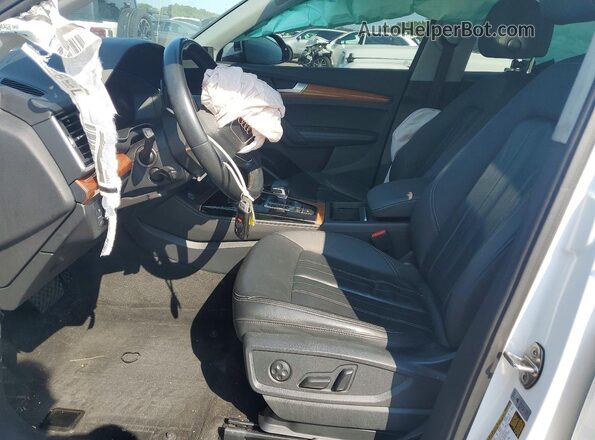 WA1BAAFY8M2105785 2021 AUDI Q5 White Սալոնի դիմացի տեսք