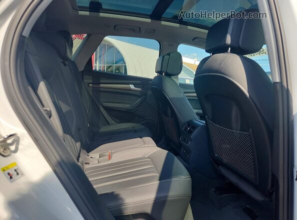WA1BBAFY8R2043566 2024 AUDI Q5 White Vista interior trasera