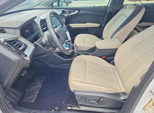 WA1BCBFZ7PP035325 2023 AUDI Q4 White Սալոնի դիմացի տեսք