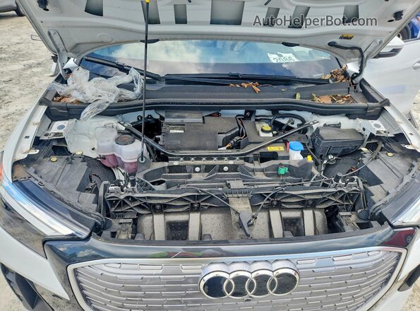 WA1BCBFZ7PP035325 2023 AUDI Q4 White Սալոնի հետևի տեսք