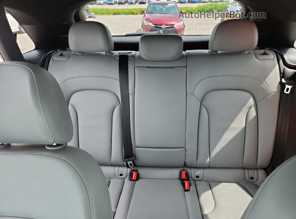 WA1BCCFS0JR023943 2018 AUDI Q3 White Widok tylnych siedzeń