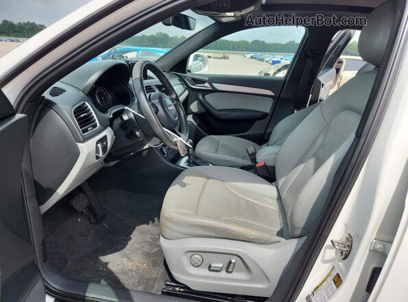 WA1BCCFS0JR023943 2018 AUDI Q3 White Widok wnętrza z przodu