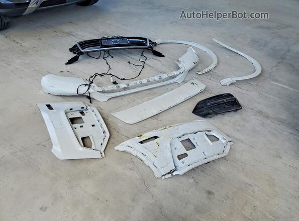 WA1BCCFS1JR021604 2018 AUDI Q3 White Вид підкапотного простору