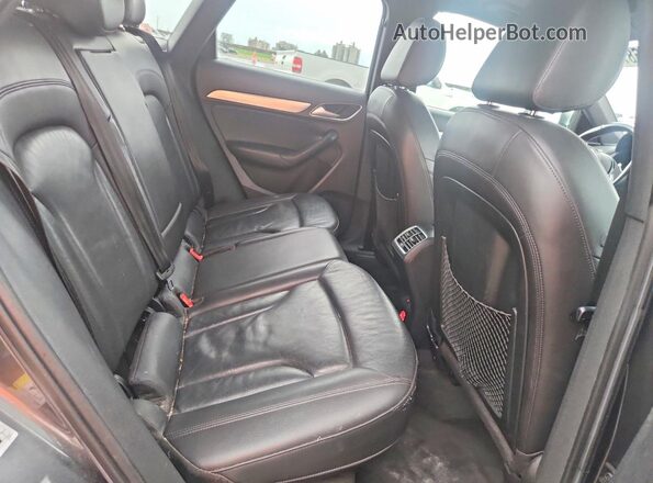 WA1BCCFS5JR010539 2018 AUDI Q3 Gray Rear interior view
