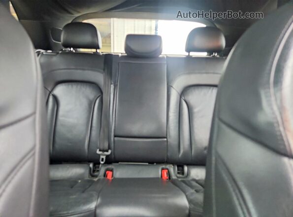 WA1BCCFS5JR010539 2018 AUDI Q3 Gray Rear seats view