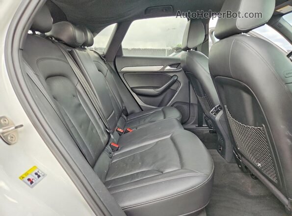 WA1BCCFS6HR016960 2017 AUDI Q3 White ძრავის განყოფილების ხედი