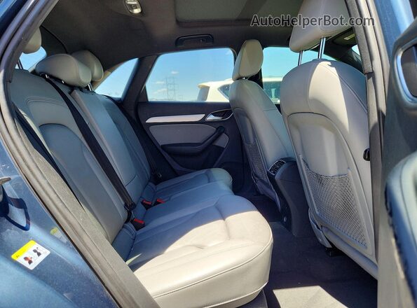 WA1BCCFS7HR004364 2017 AUDI Q3 Blue უკანა სალონის ხედი