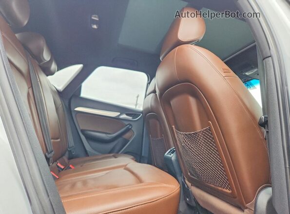 WA1BCCFSXJR023433 2018 AUDI Q3 White Սալոնի հետևի տեսք