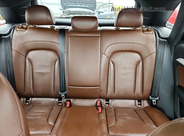 WA1BCCFSXJR023433 2018 AUDI Q3 White Հետևի նստատեղերի տեսք