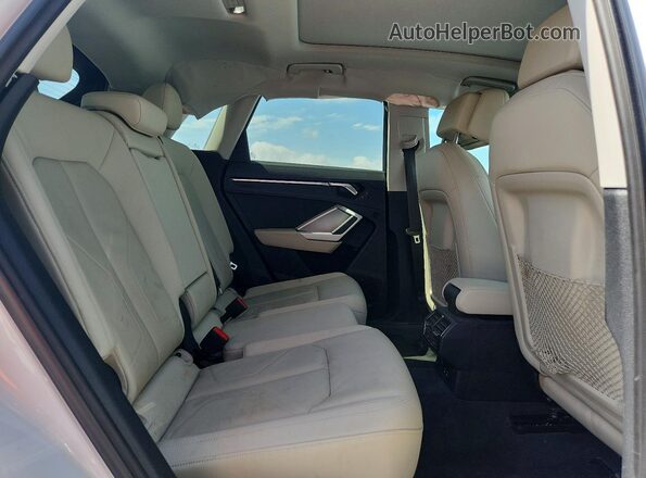 WA1BECF34L1046081 2020 AUDI Q3 White Вид задньої частини салону