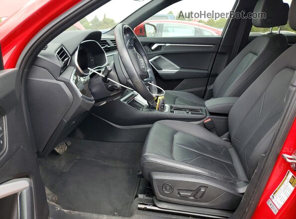WA1BECF35K1085115 2019 AUDI Q3 Red Front interior view