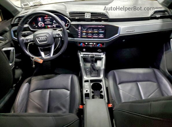 WA1BECF36L1106684 2020 AUDI Q3 Gray Widok deski rozdzielczej
