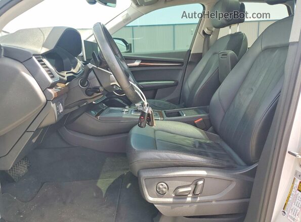 WA1BNAFY0K2017928 2019 AUDI Q5 White Front interior view