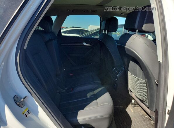 WA1BNAFY0K2064277 2019 AUDI Q5 White Vista de los asientos traseros