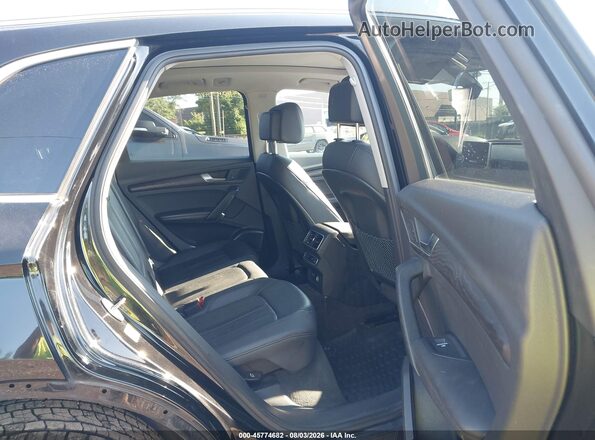 WA1BNAFY2K2021527 2019 AUDI Q5 Black Вид наклейки з VIN-кодом