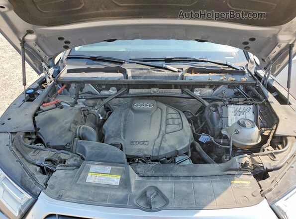 WA1BNAFY2L2046008 2020 AUDI Q5 Silver Շարժիչի բաժամունքի տեսք