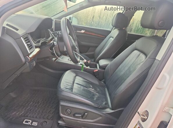 WA1BNAFY4J2011760 2018 AUDI Q5 Белый Вид салона спереди