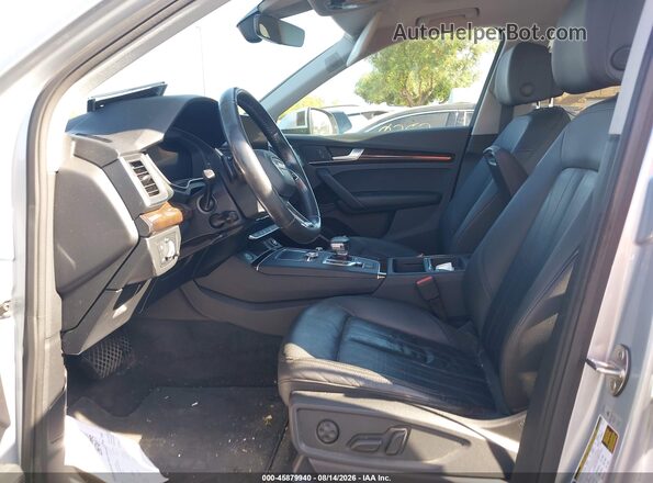 WA1BNAFY4J2206841 2018 AUDI Q5 Silver წინა სალონის ხედი