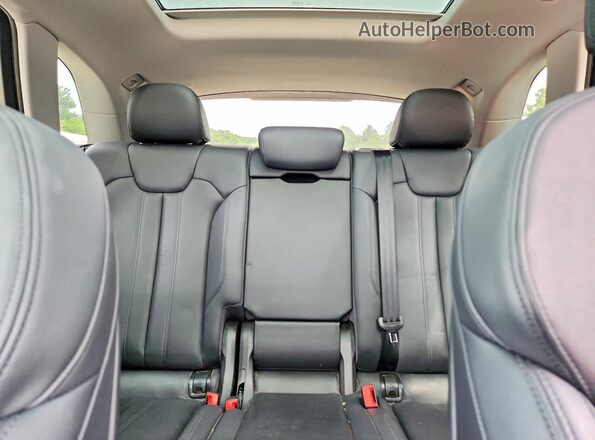 WA1BNAFY5J2022797 2018 AUDI Q5 Red Widok tylnych siedzeń