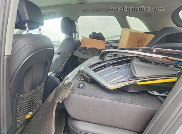 WA1BNAFY6J2209398 2018 AUDI Q5 Silver Rear interior view