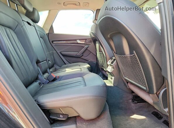 WA1BNAFY6L2027364 2020 AUDI Q5 Gray Widok wnętrza z tyłu