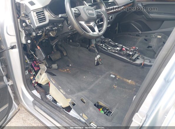 WA1BNAFY7J2002549 2018 AUDI Q5 Silver Widok z przodu