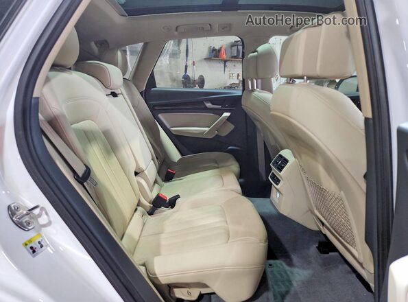 WA1BNAFYXJ2006076 2018 AUDI Q5 White Rear seats view