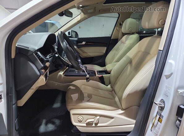 WA1BNAFYXJ2006076 2018 AUDI Q5 White Front interior view