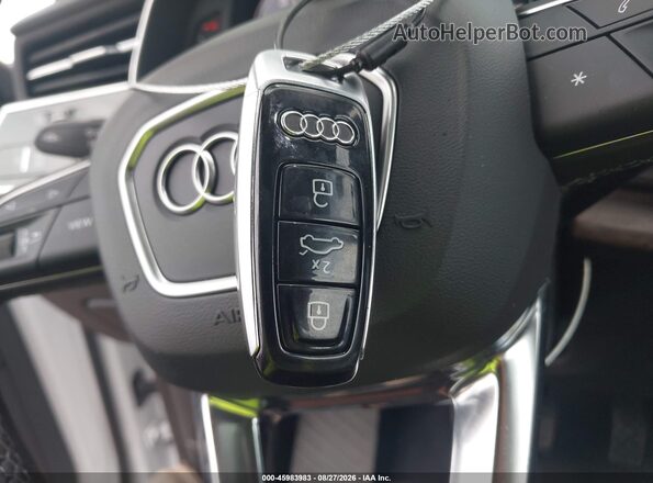 WA1BVBF13TD033250 2026 AUDI Q8 Белый Вид панели приборов