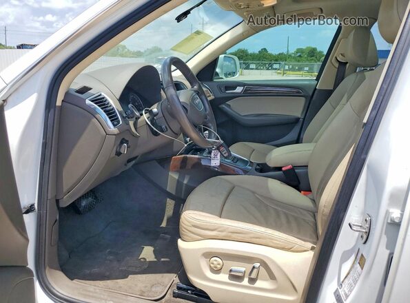 WA1C2AFP0GA040031 2016 AUDI Q5 White Front interior view