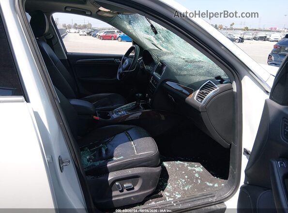 WA1C2AFP0HA070793 2017 AUDI Q5 White Front interior view