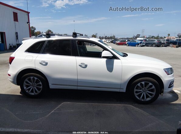 WA1C2AFP0HA070793 2017 AUDI Q5 White Rear interior view