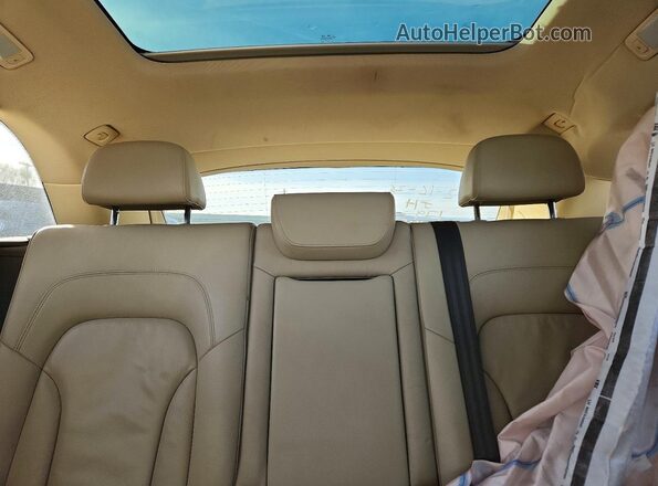 WA1C2AFP7HA073142 2017 AUDI Q5 White Rear seats view