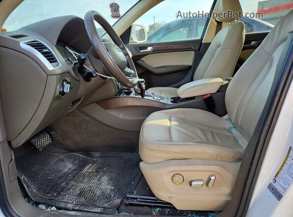 WA1C2AFP7HA073142 2017 AUDI Q5 White Front interior view