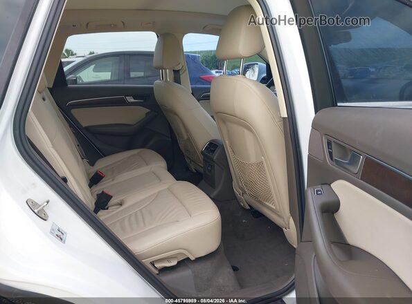 WA1C2AFP8HA074882 2017 AUDI Q5 White Widok naklejki z numerem VIN