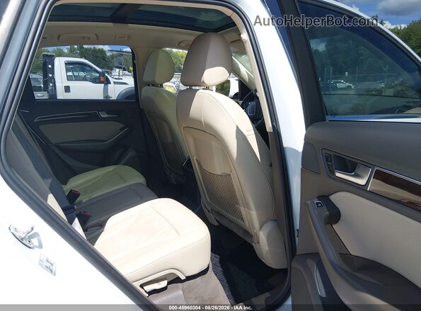 WA1C2AFPXHA045318 2017 AUDI Q5 White VIN კოდის სტიკერის ხედი