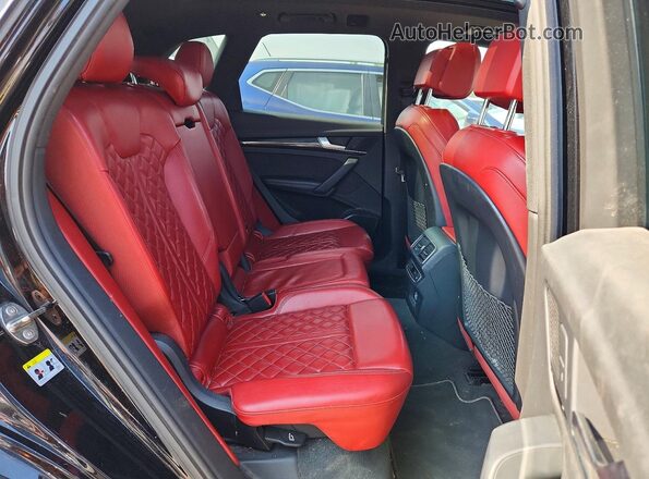 WA1C4AFY0J2245305 2018 AUDI SQ5 Черный Вид задней части салона