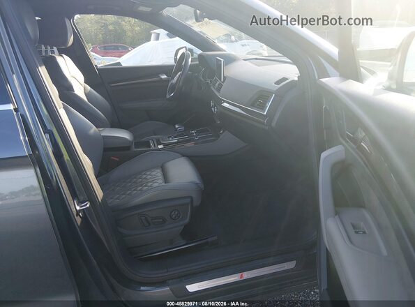 WA1C4AFY6J2110541 2018 AUDI SQ5 Gray Front interior view